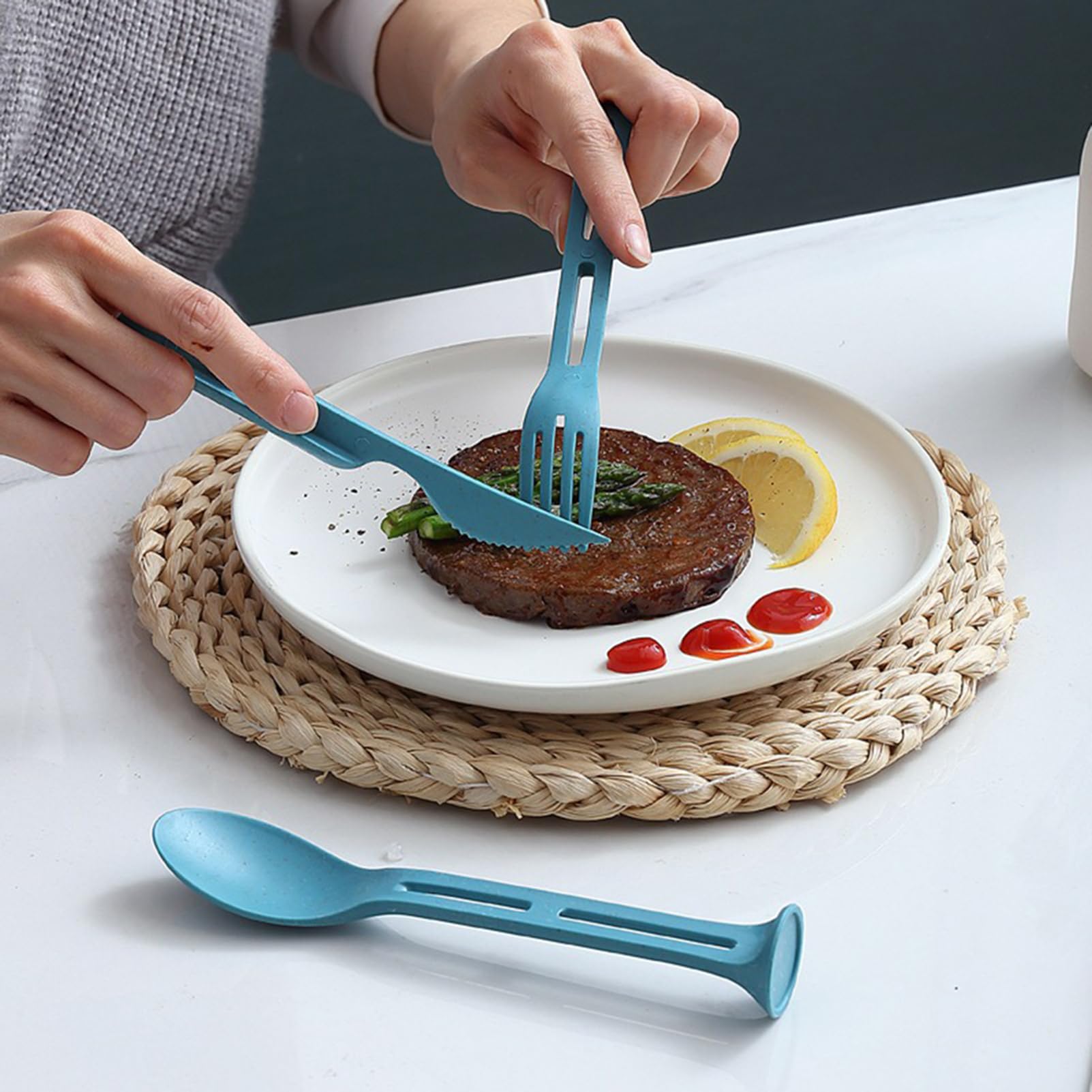 USemporium eight-color sets displayed for vibrant outdoor meals