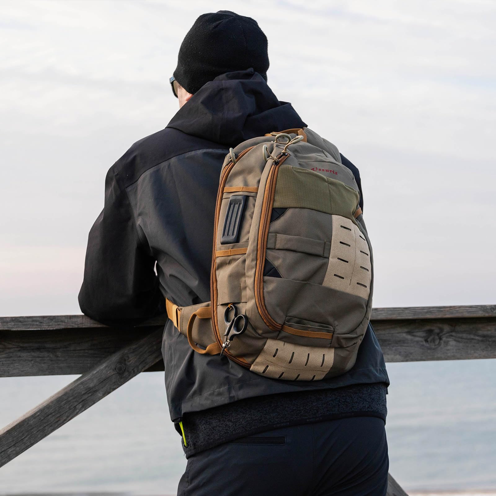 Breathable lightweight sling pack profile
