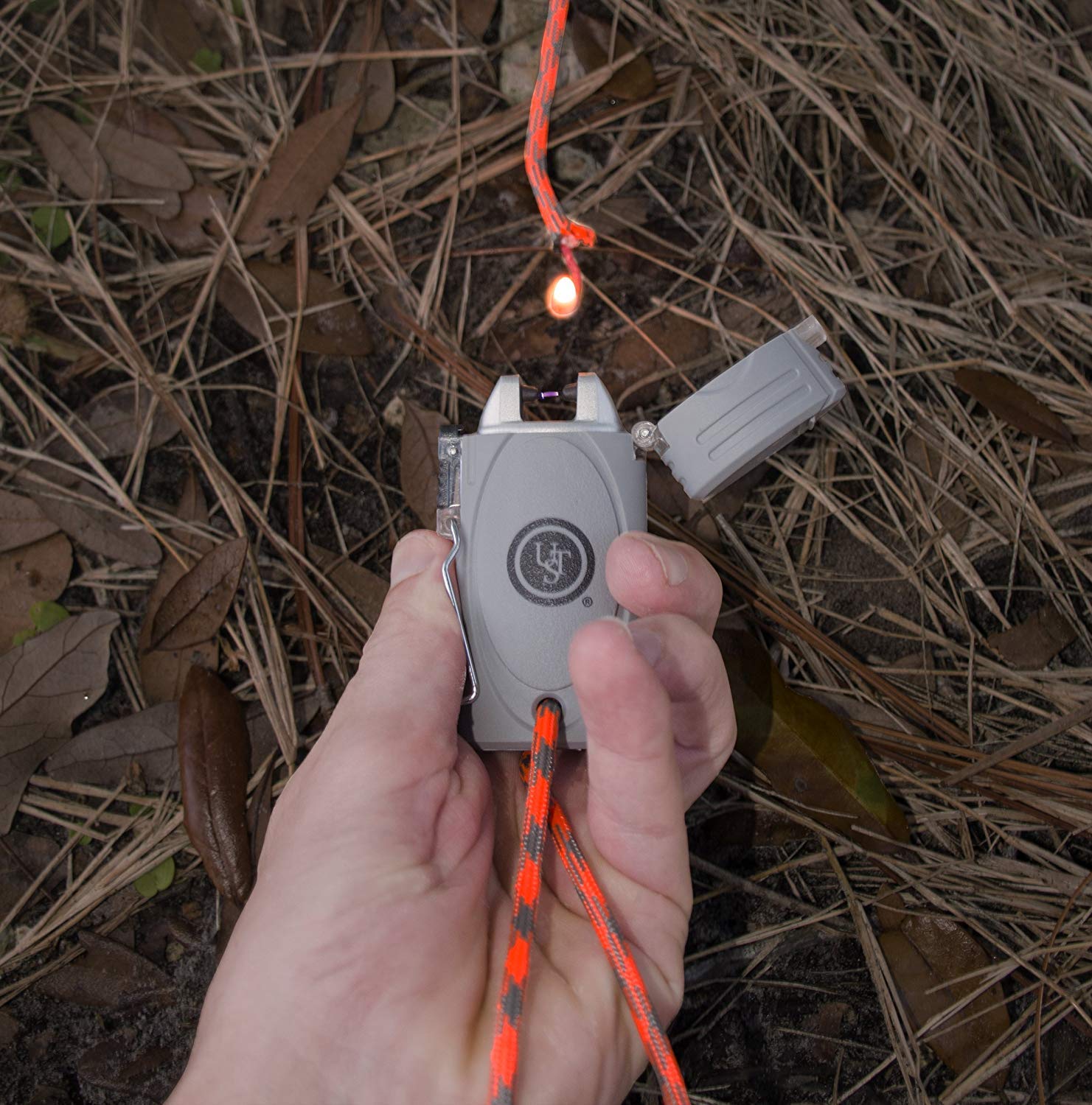 ParaTinder lanyard with tinder thread for versatile outdoor tasks