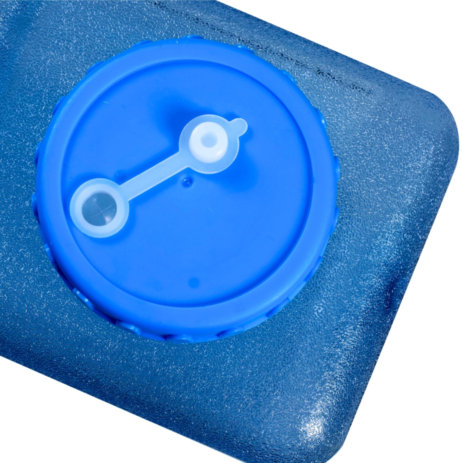 UXPEYIC BPA-free water storage tank for safe outdoor storage.