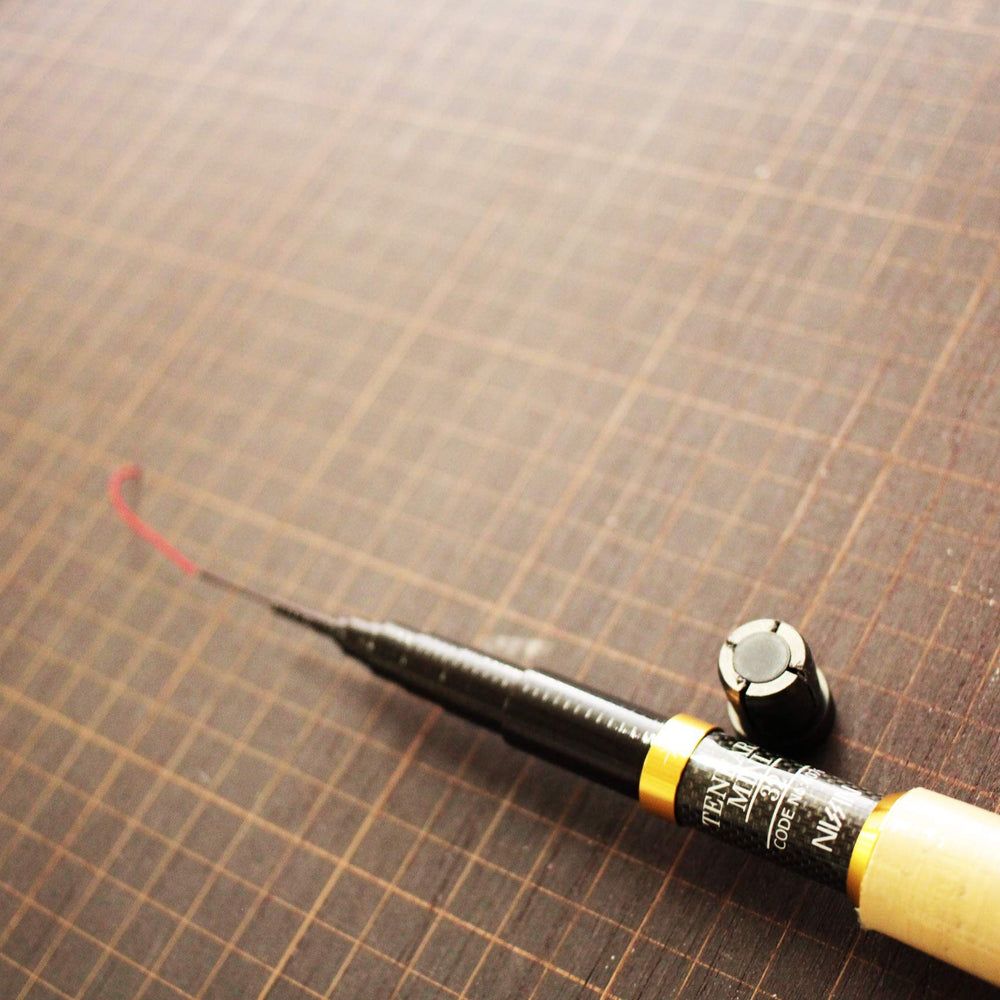 Stowed length of 9.8 inches (25 cm) showing portability