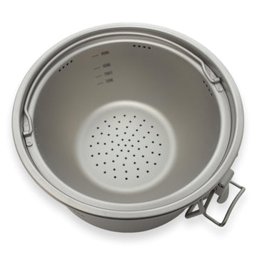 Valtcan eagle logo on pot emphasizes rugged outdoors-ready design.