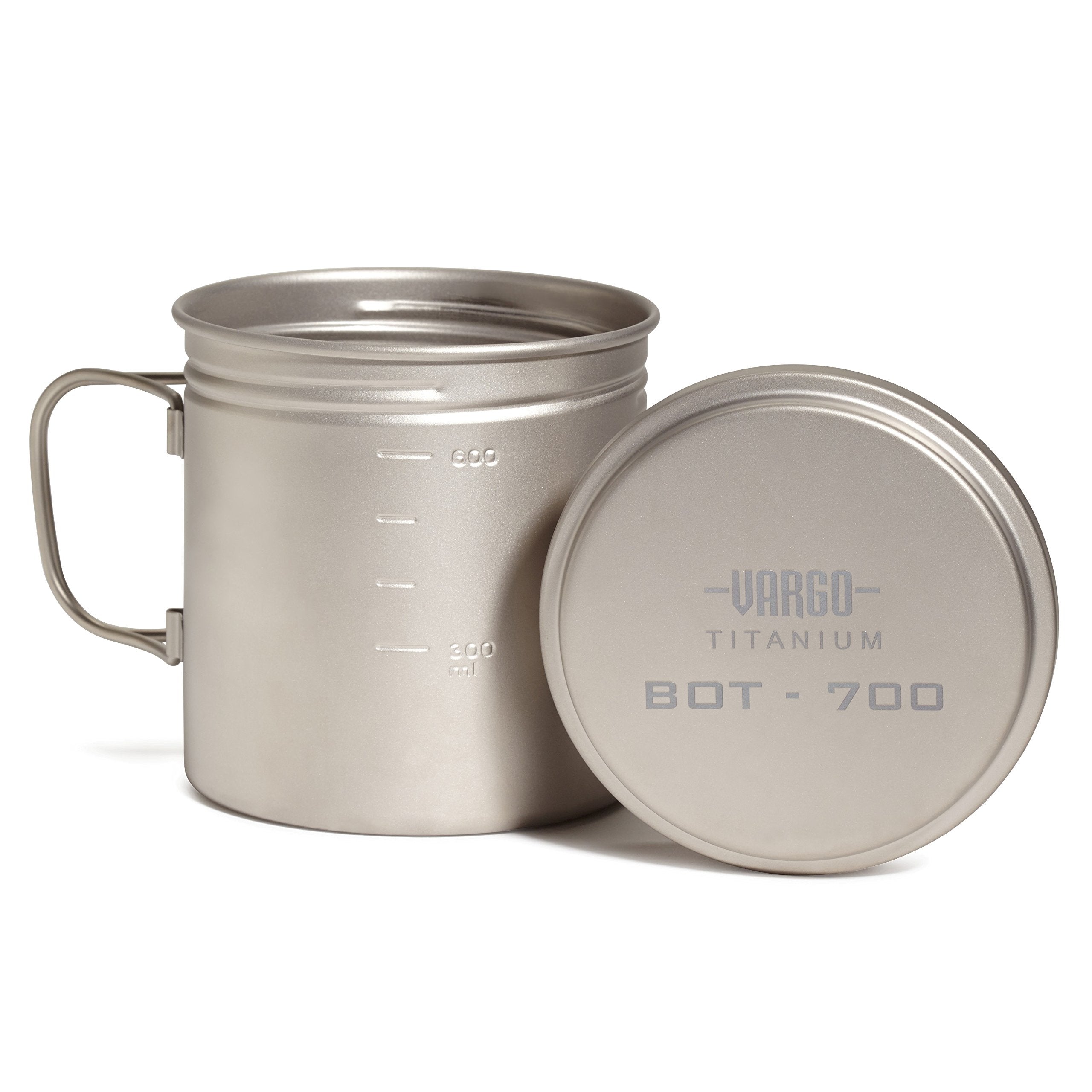 Vargo BOT 700 beside a water bottle, highlighting compact all-in-one design.