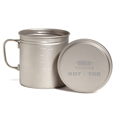 Vargo BOT 700 beside a water bottle, highlighting compact all-in-one design.