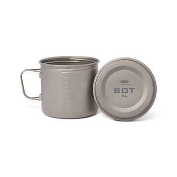 Vargo BOT XL lid closes securely for weatherproof storage during travel.
