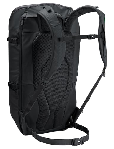 VAUDE CityGo 30 II side-strap attachment demonstrates helmet and U-lock compatibility