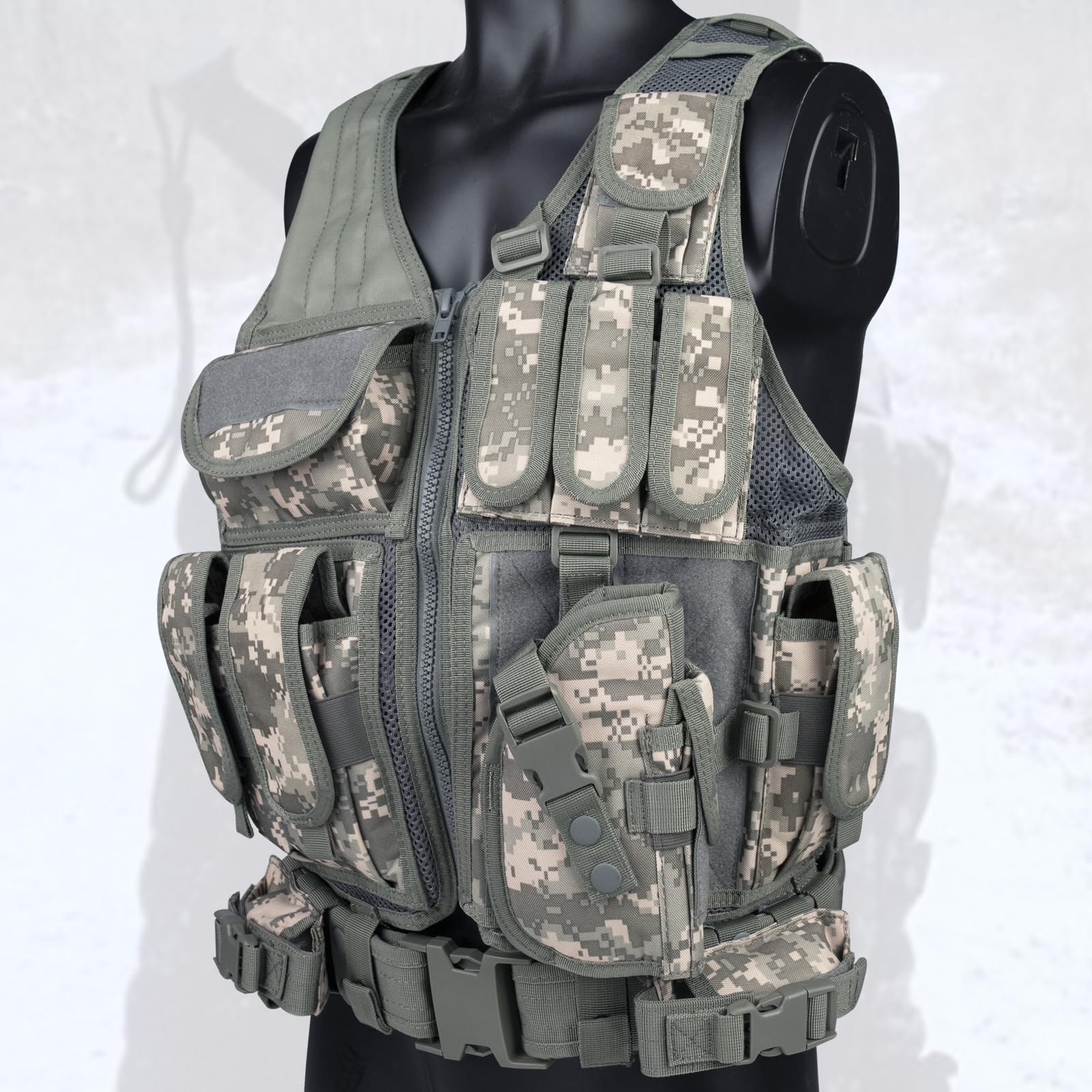 vAv YAKEDA tactical vest adjustable strap close-up demonstrates flexible fit for different sizes.