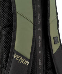 Venum Challenger Xtrem Evo adjustable foam-padded shoulder straps