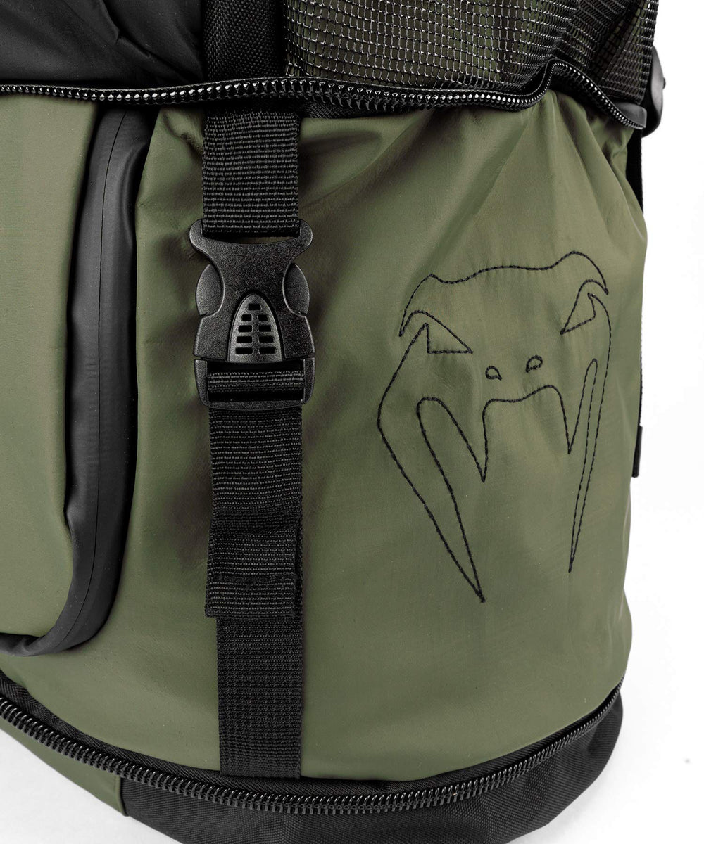 Venum Challenger Xtrem Evo external side pockets for quick access
