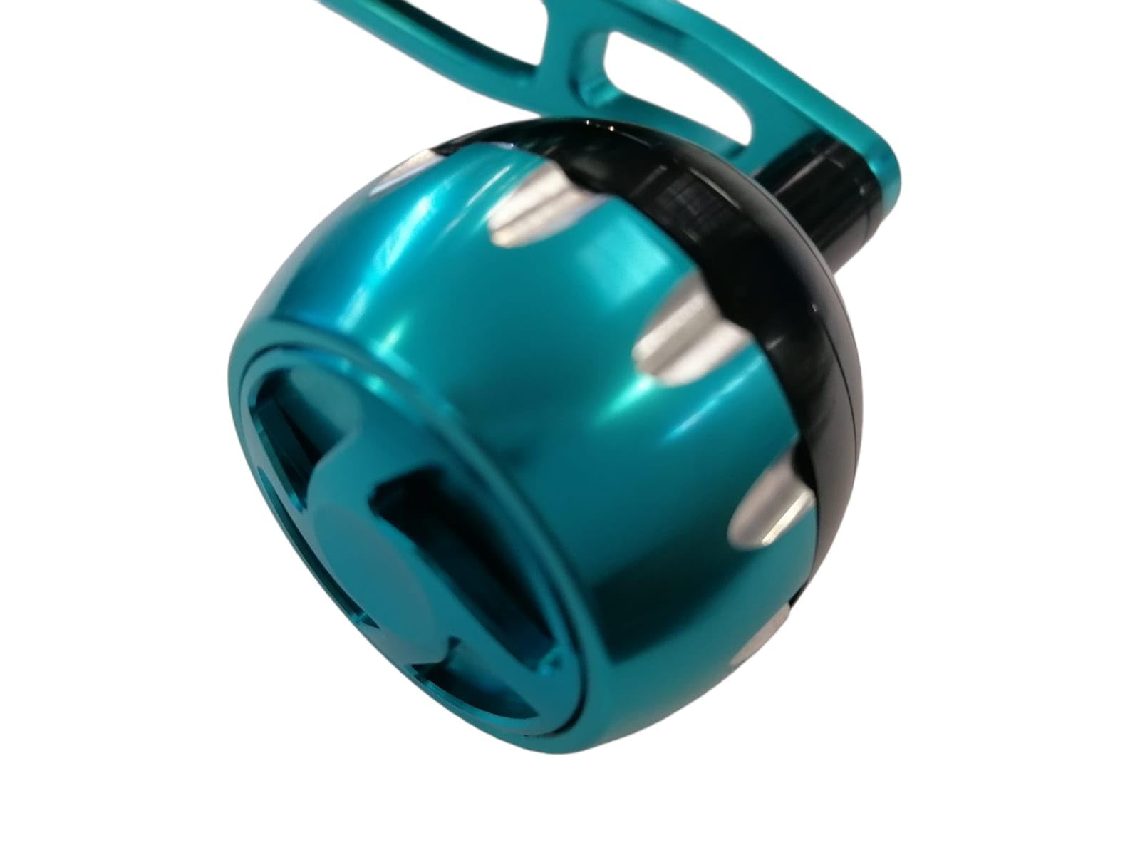 Lightweight VT500 at 447 g for agile handling on deck.