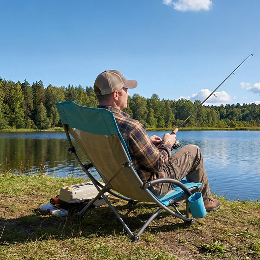 VEVOR 330 lb capacity chair ensures stable seating on sand or trails.