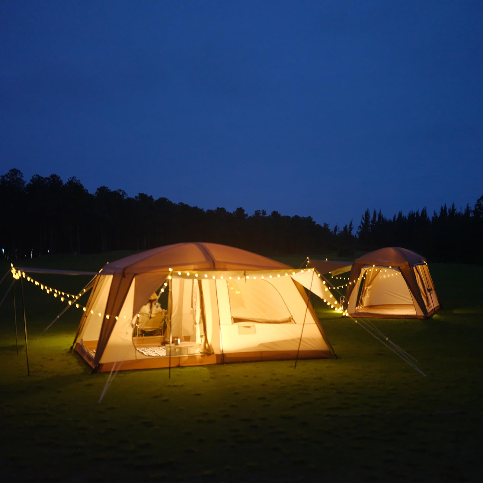 Vidalido setup with poles and stakes for quick assembly.