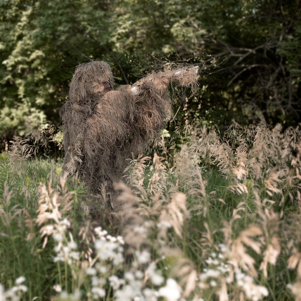 VIVO Ghillie Suit lightweight setup supports easy field use.