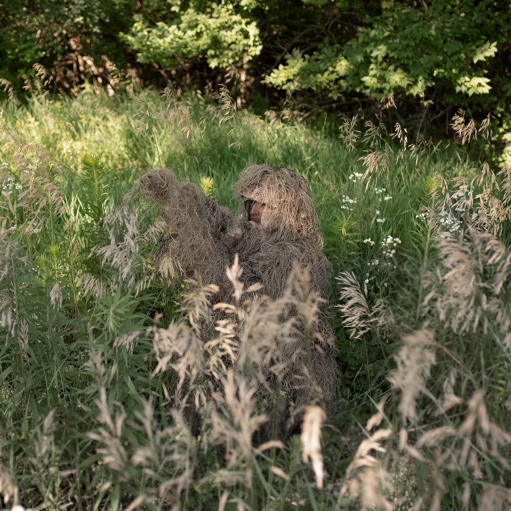 VIVO Ghillie Suit woodland camouflage in action demonstrates effective concealment.