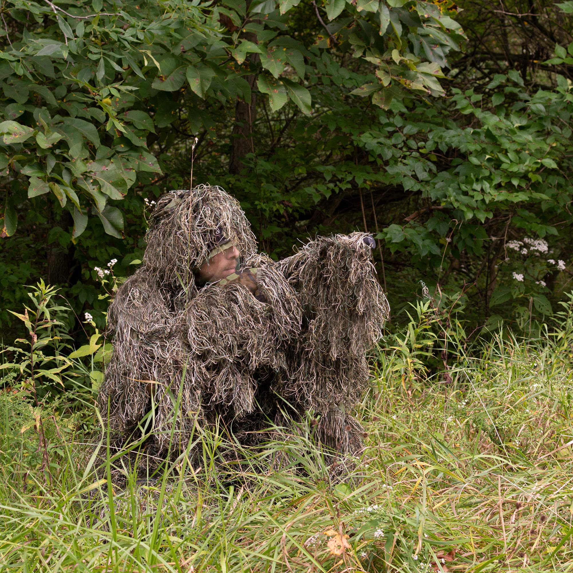 VIVO Ghillie Suit M/L lightweight camo supports easy transport