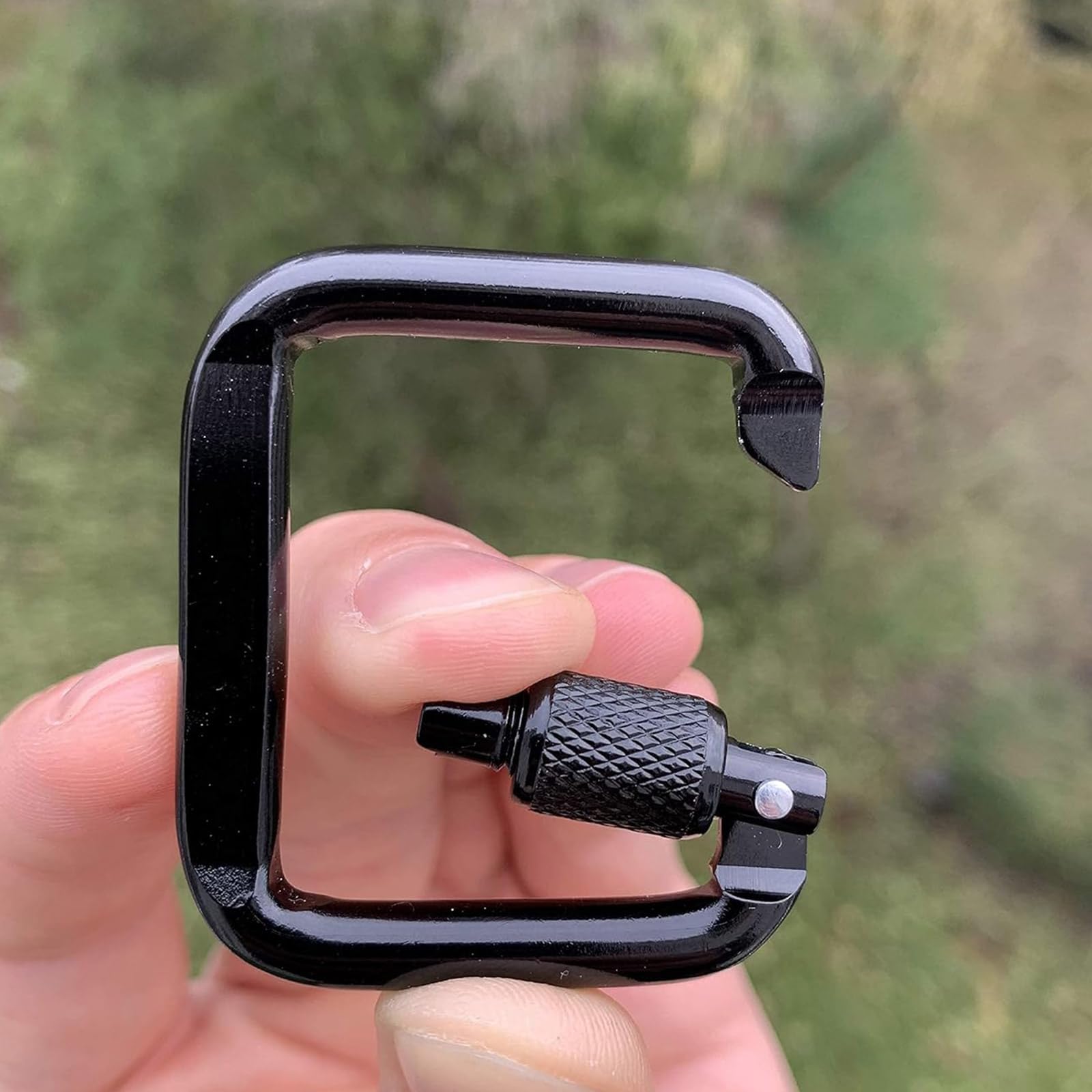VONNST outdoor carabiner with screw clasp for reliable attachment