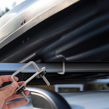 Multicolor clips on a car roof illustrate quick, tool-free installation.