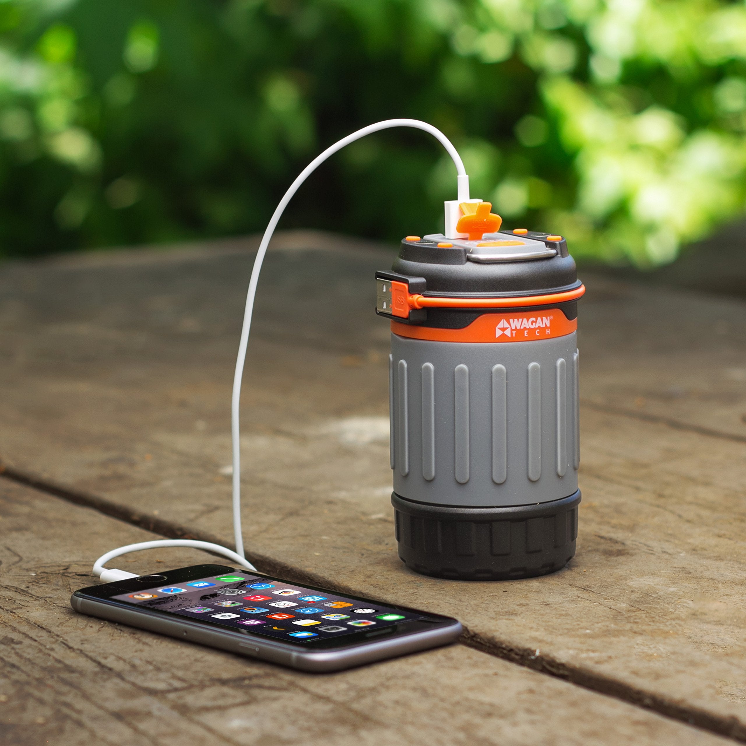 Wagan EL4304 lantern featuring a magnetic base for hands-free attachment.