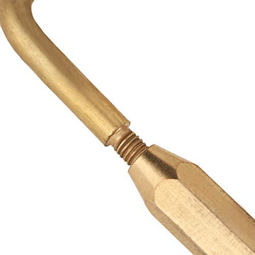 Walfront brass oval ring clip In-use scenario showing compact portability.