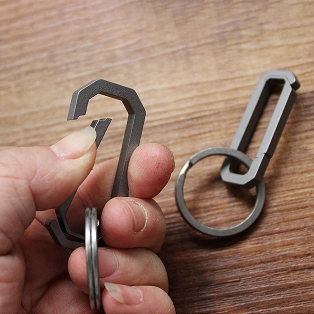 WANERSEN keychain organizer fits in pocket or belt loop for easy access.