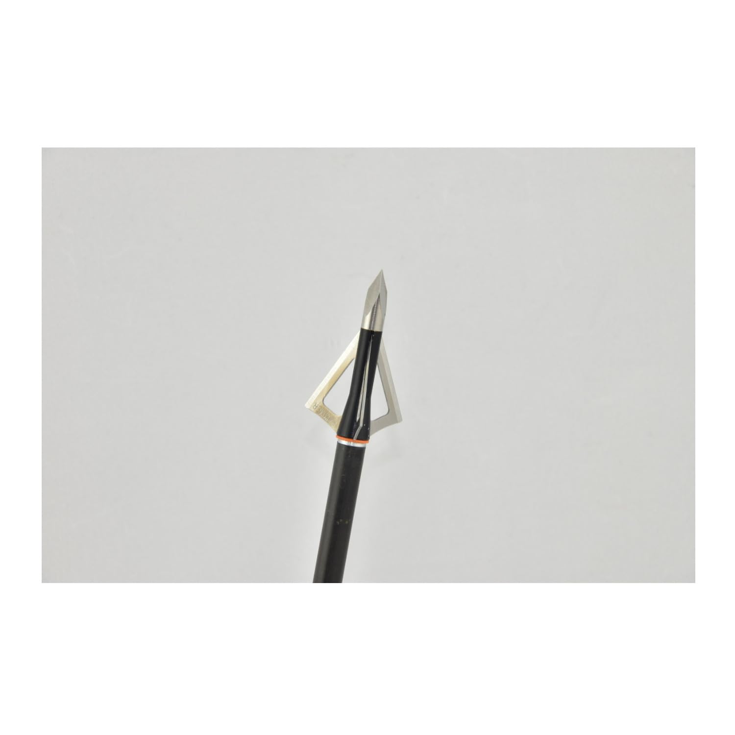 Wasp Archery Hammer SST 125gr trocar-tip closeup—precision-machined tip designed for solid cuts.