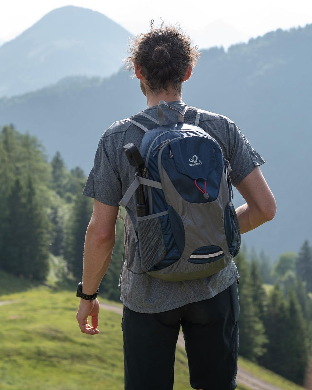 Waterfly ultralight backpack weighs 420g for easy daily carry.