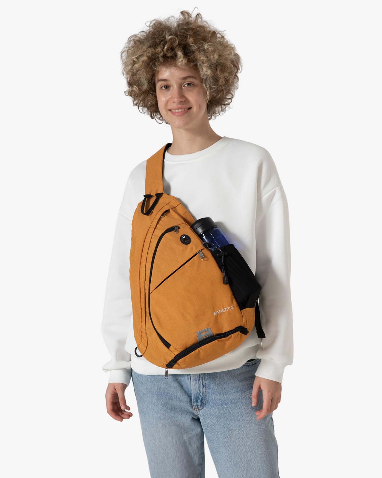 WATERFLY Sling Bag water-repellent fabric protects against light rain and splashes.