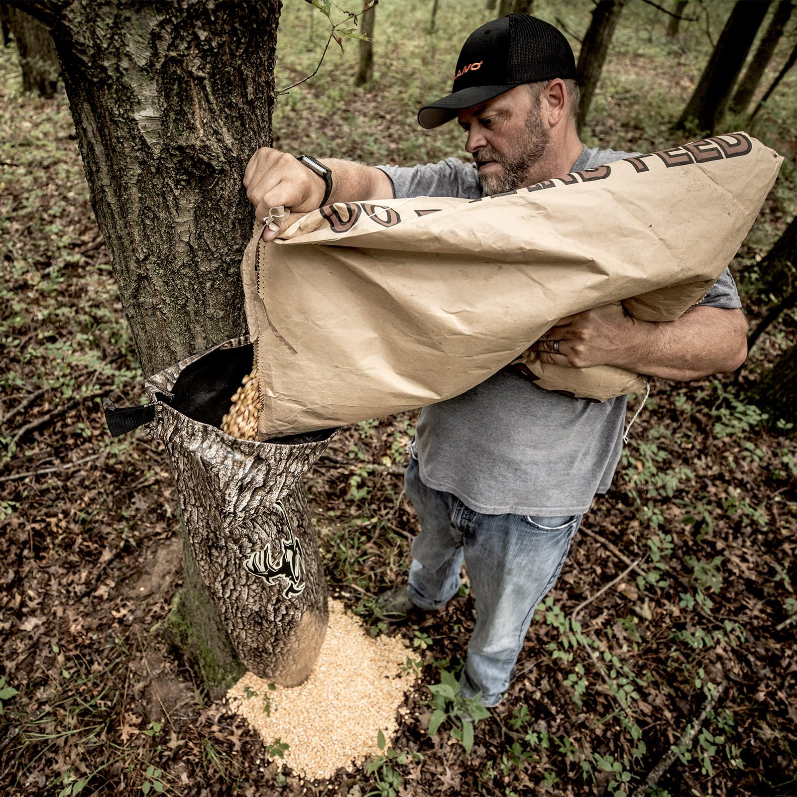 Weatherproof gravity bag feeder in action
