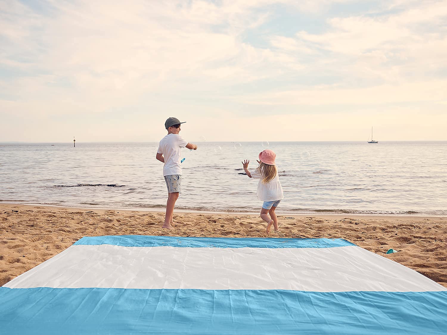 WEKAPO blanket triple-stitched for lasting durability on visits