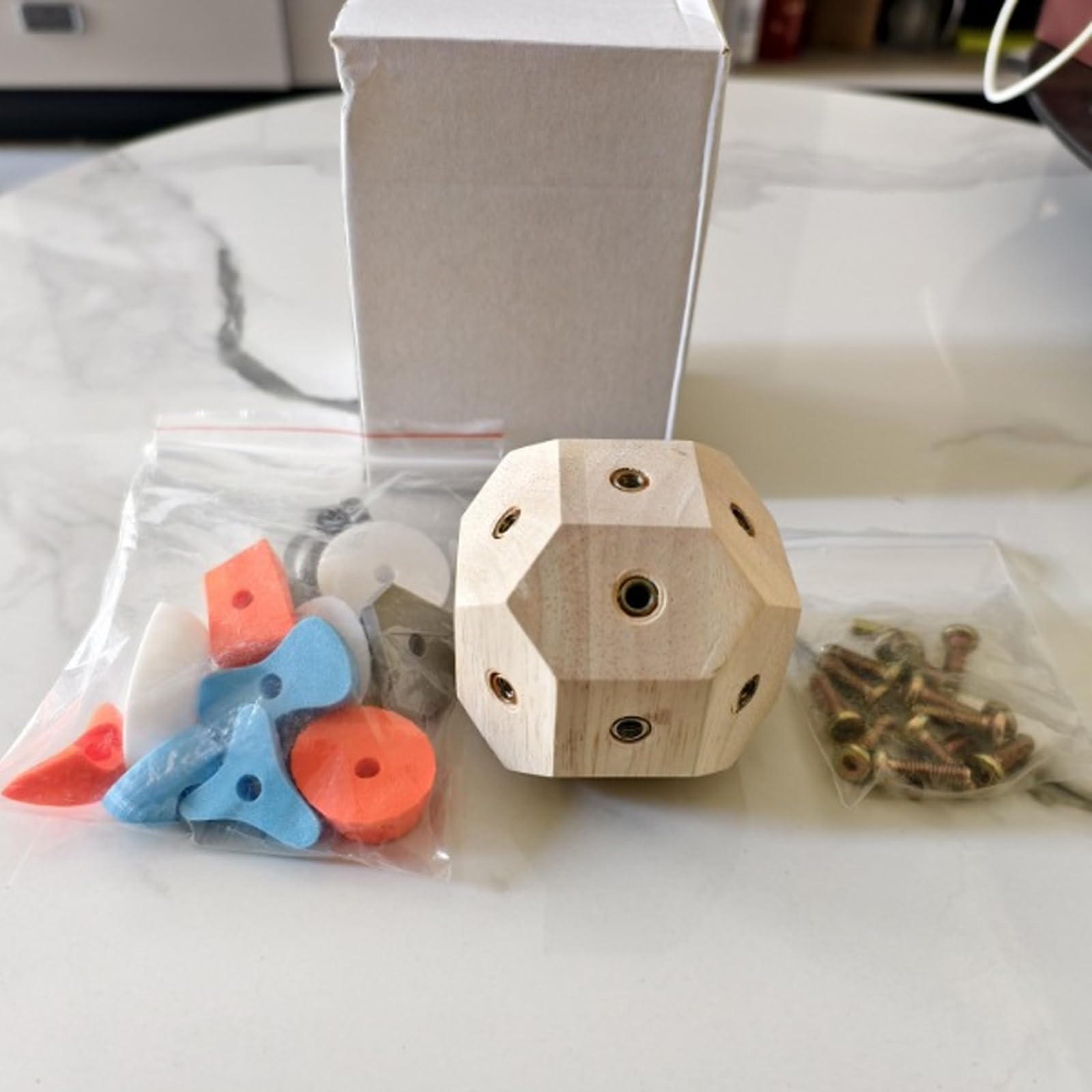 WEMONAKAIK premium packaging makes it a thoughtful climber gift.