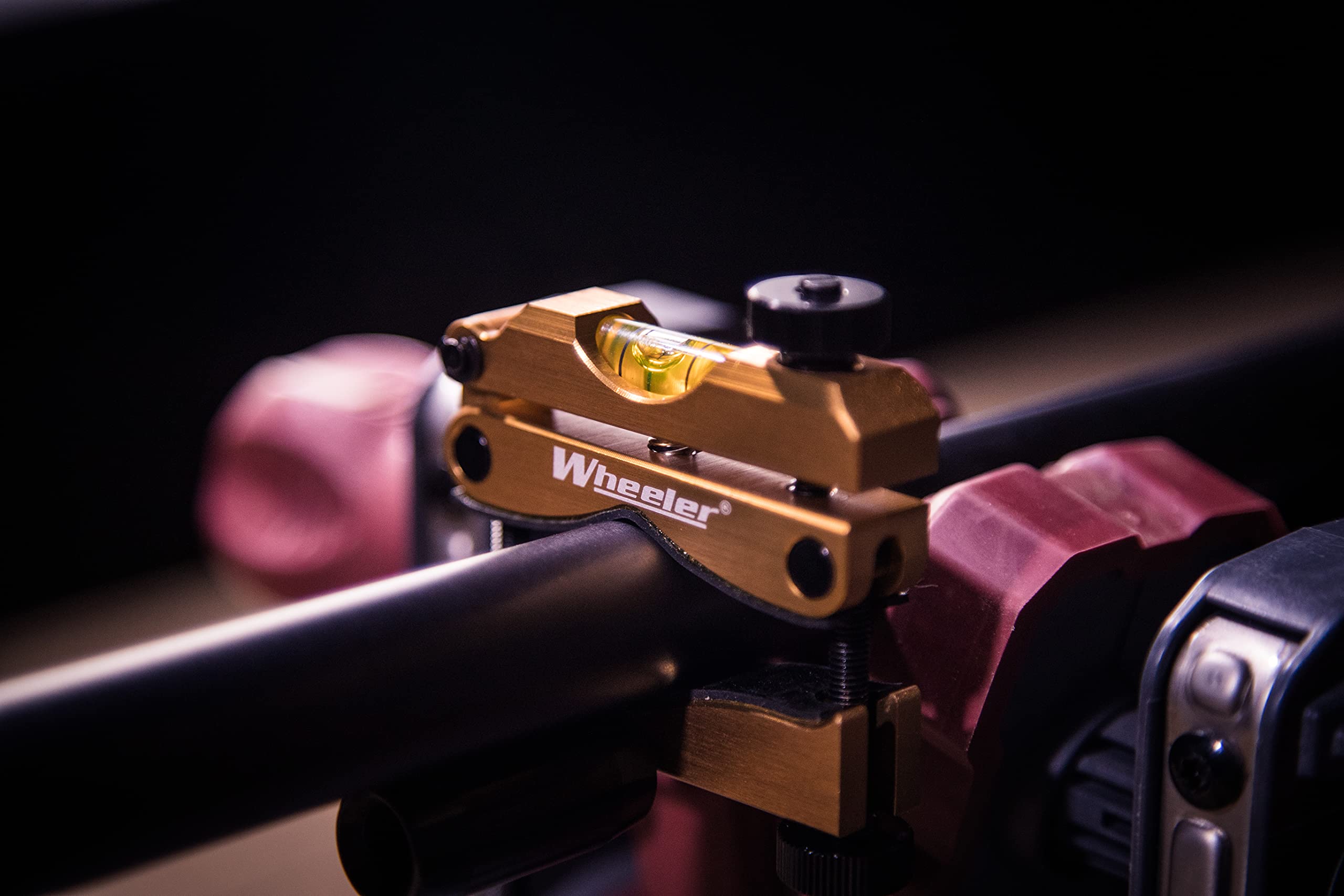 Adjustable barrel clamp level accommodating large-diameter barrels.