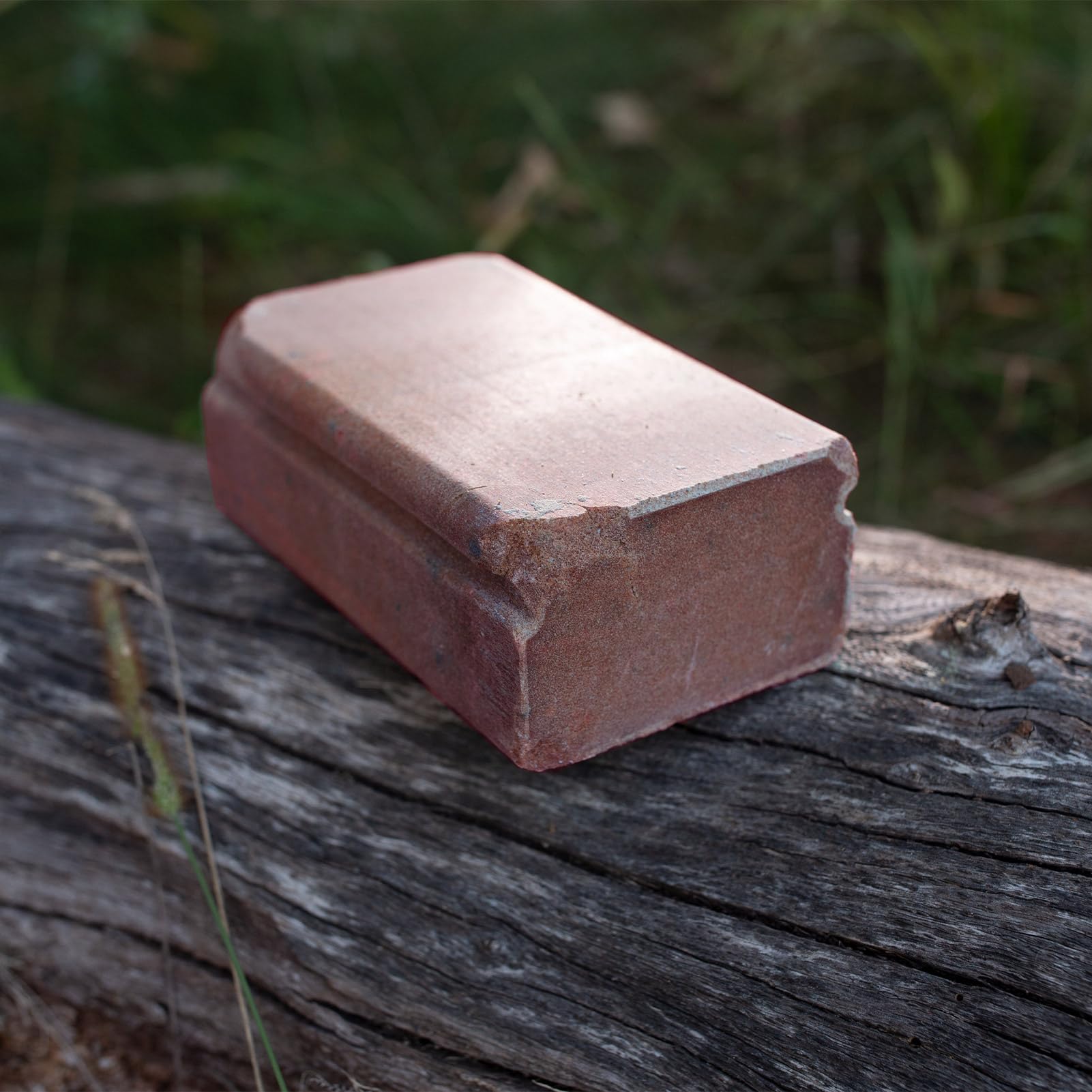 Brick ready-to-use for year-round deer attractant with acorn flavor.