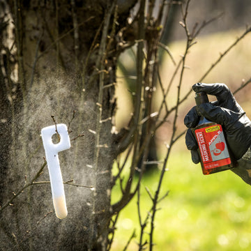 Easy spray on scent wicks and vegetation for quick coverage.