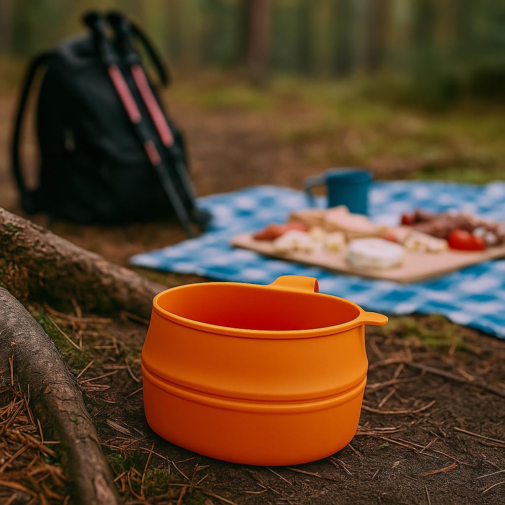 Wildo Fold-A-Cup Large Orange, durable and heat-resistant for hot drinks on the go.