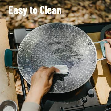 Windhike Blackdog padded storage bag protecting the pan during travel