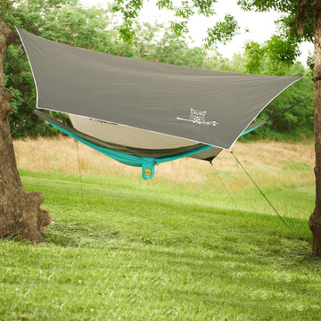 Wise Owl taped seams and 3000 mm waterproof rating for durable rain shelter.