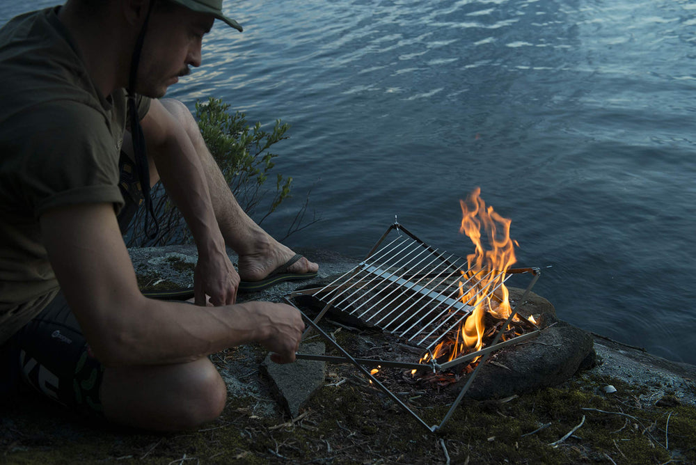 304 stainless steel construction withstands heat for durable grilling