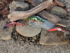 Close-up view of treble hooks on Worden's MAG Lip 3.0 Glitter Pink
