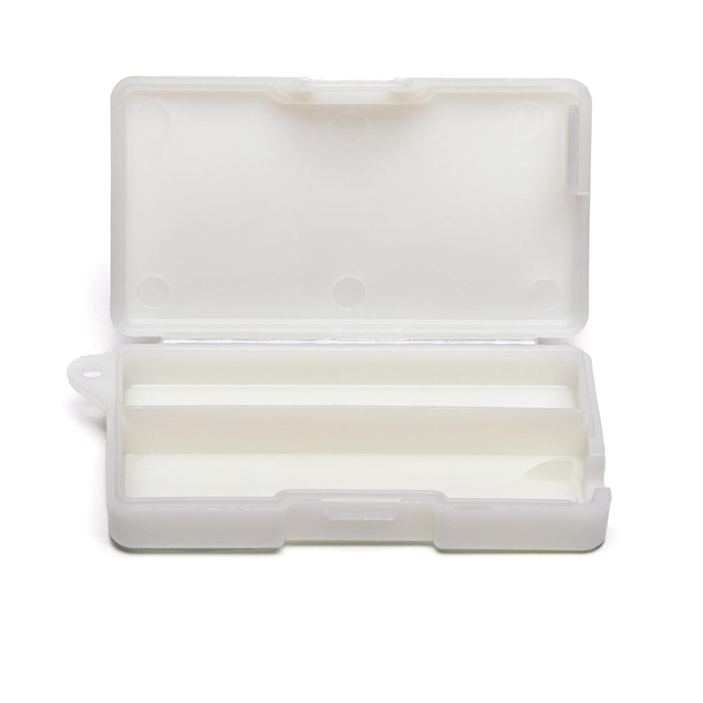 Built-in compartments store cut worm pieces