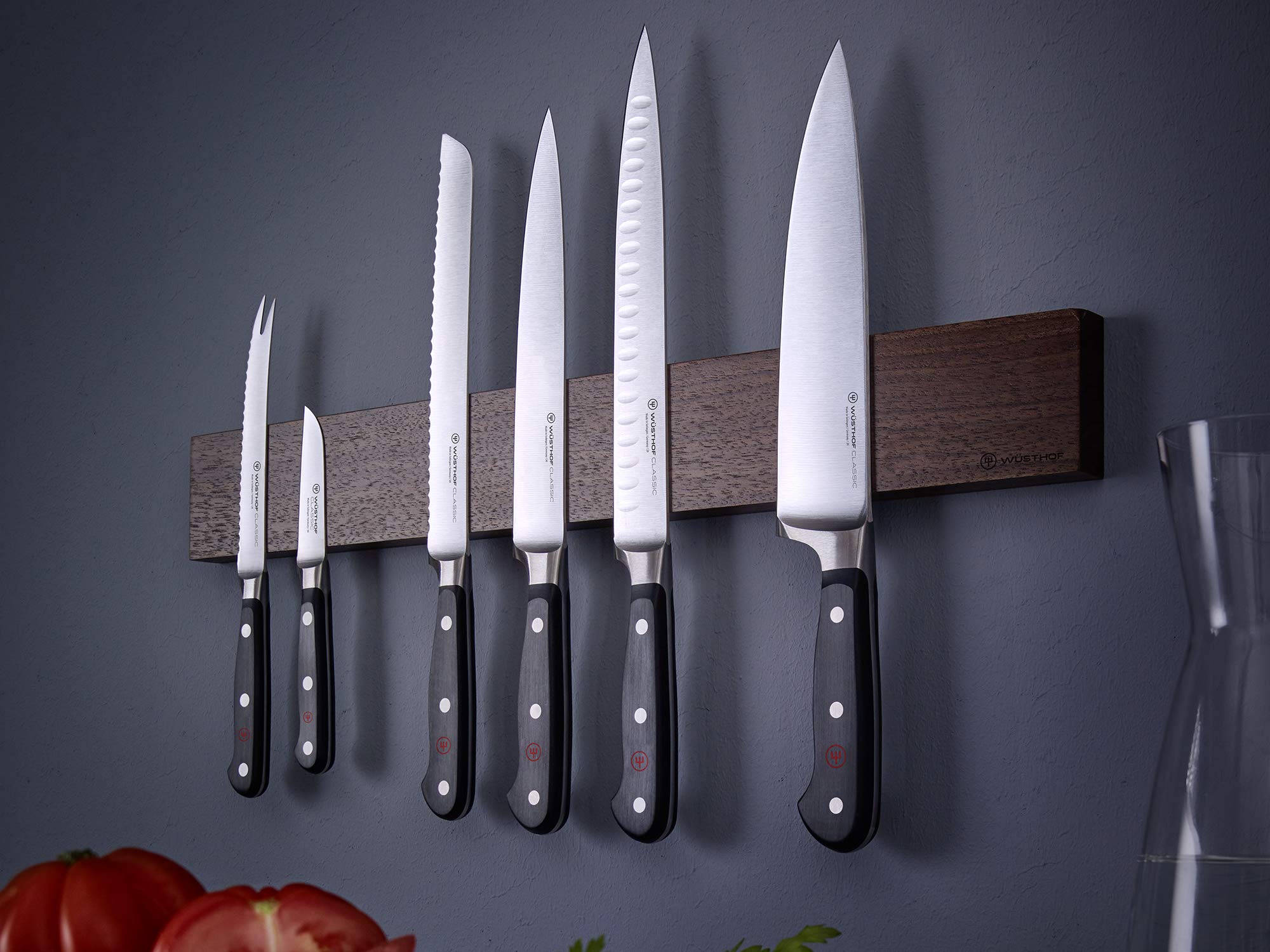 Wüsthof Classic 8-Inch bread knife slicing bread for clean interior.