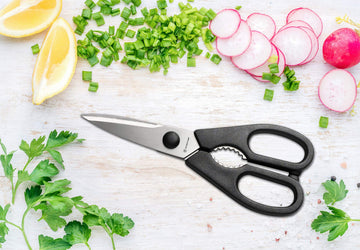 WÜSTHOF Classic kitchen shears for versatile snipping and trimming.