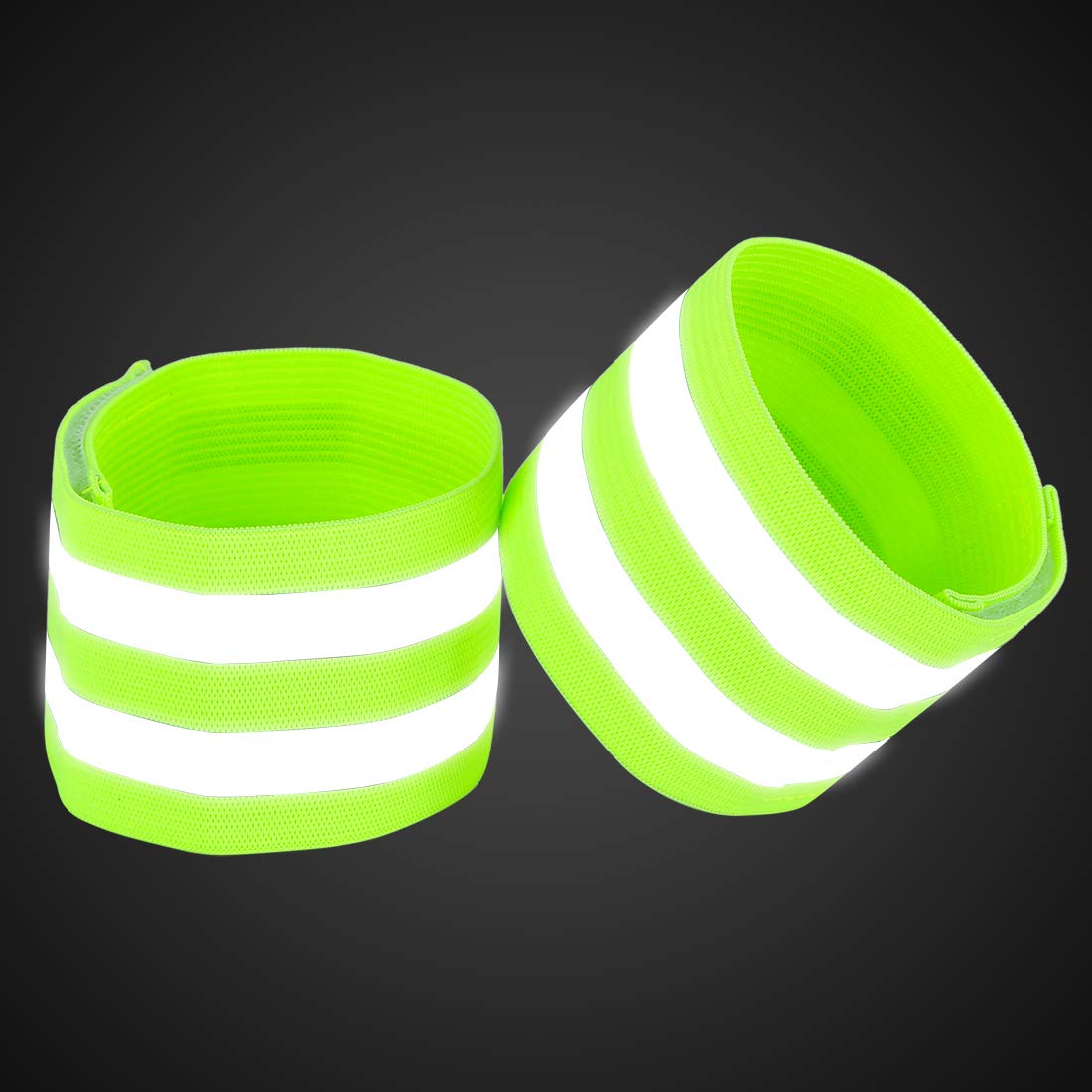 X AUTOHAUX wristbands show complete 360-degree reflectivity for visibility.