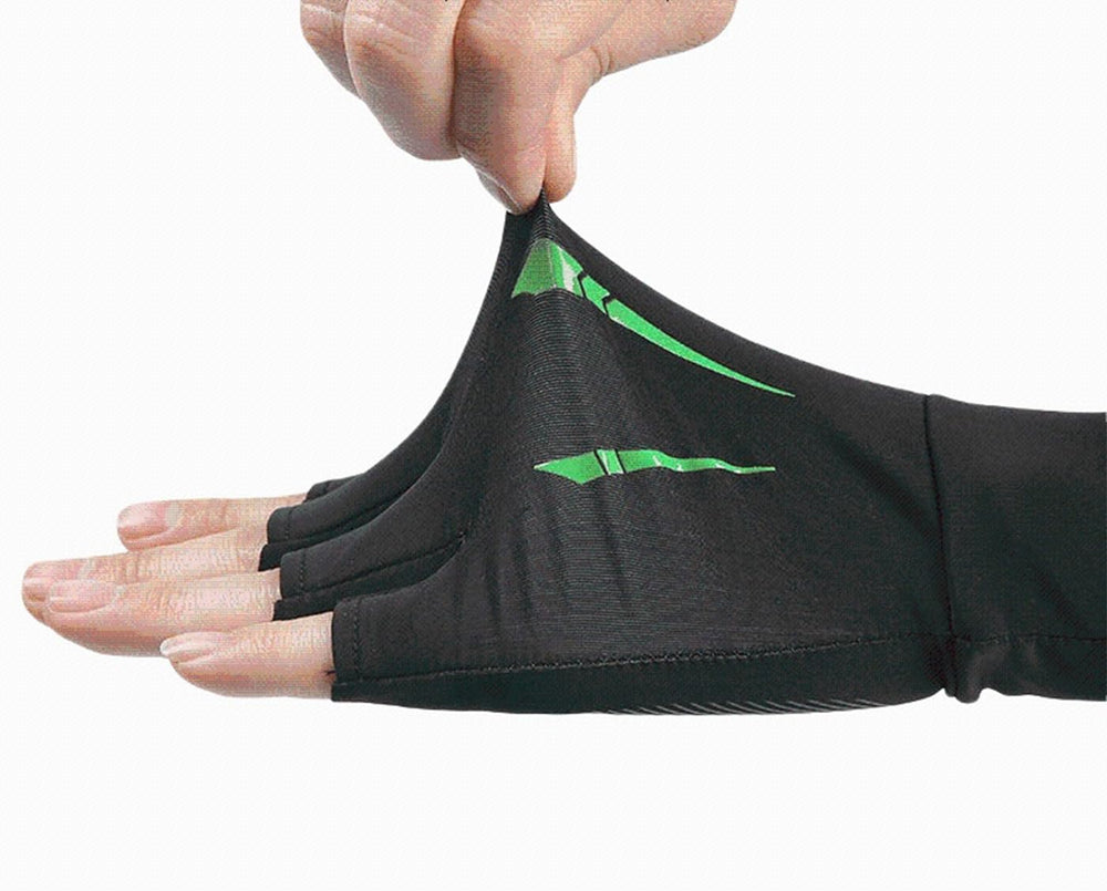XuoAz driving gloves are lightweight and comfortable for long trips.