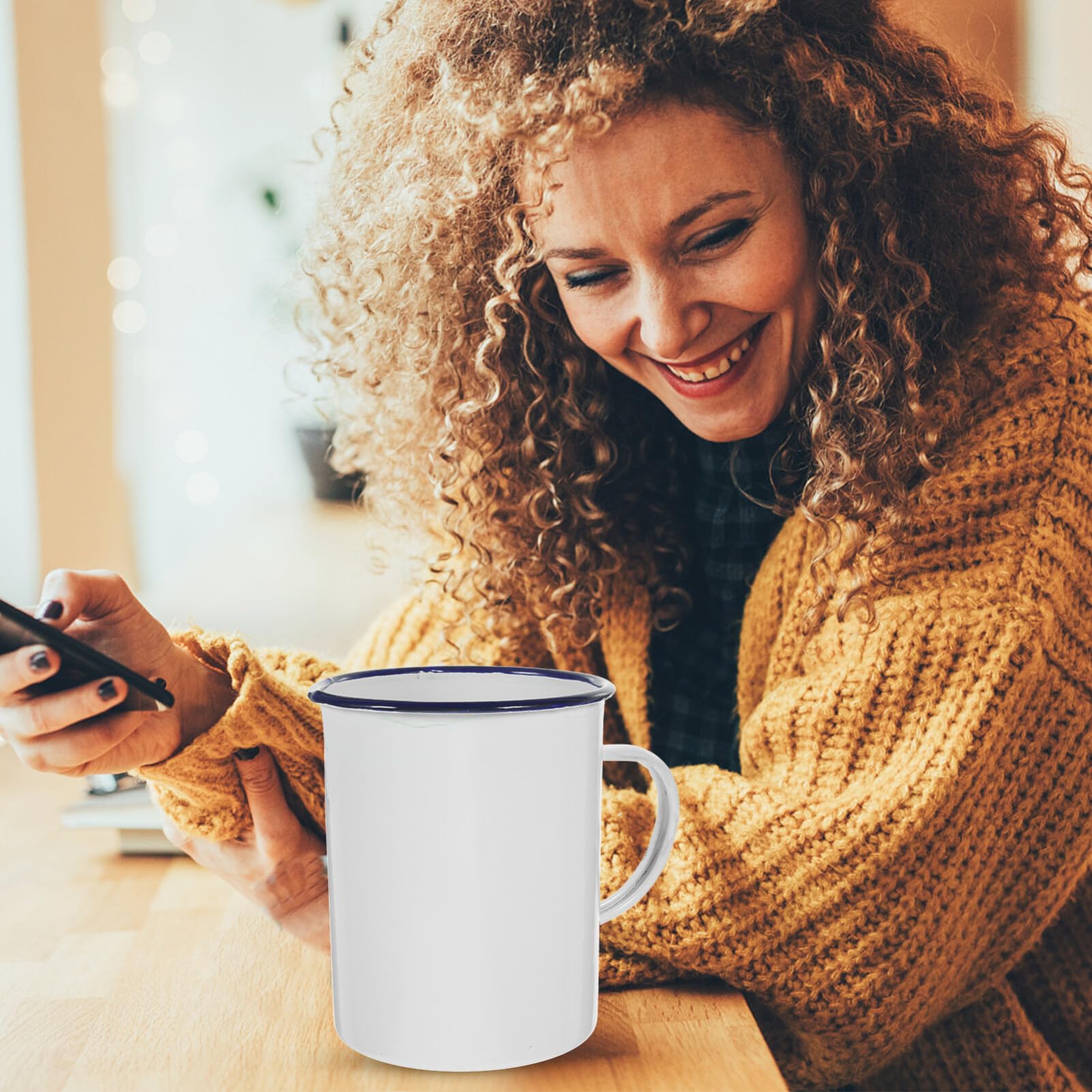 Yardwe cup keeps beverages warm, ideal for cold mornings.