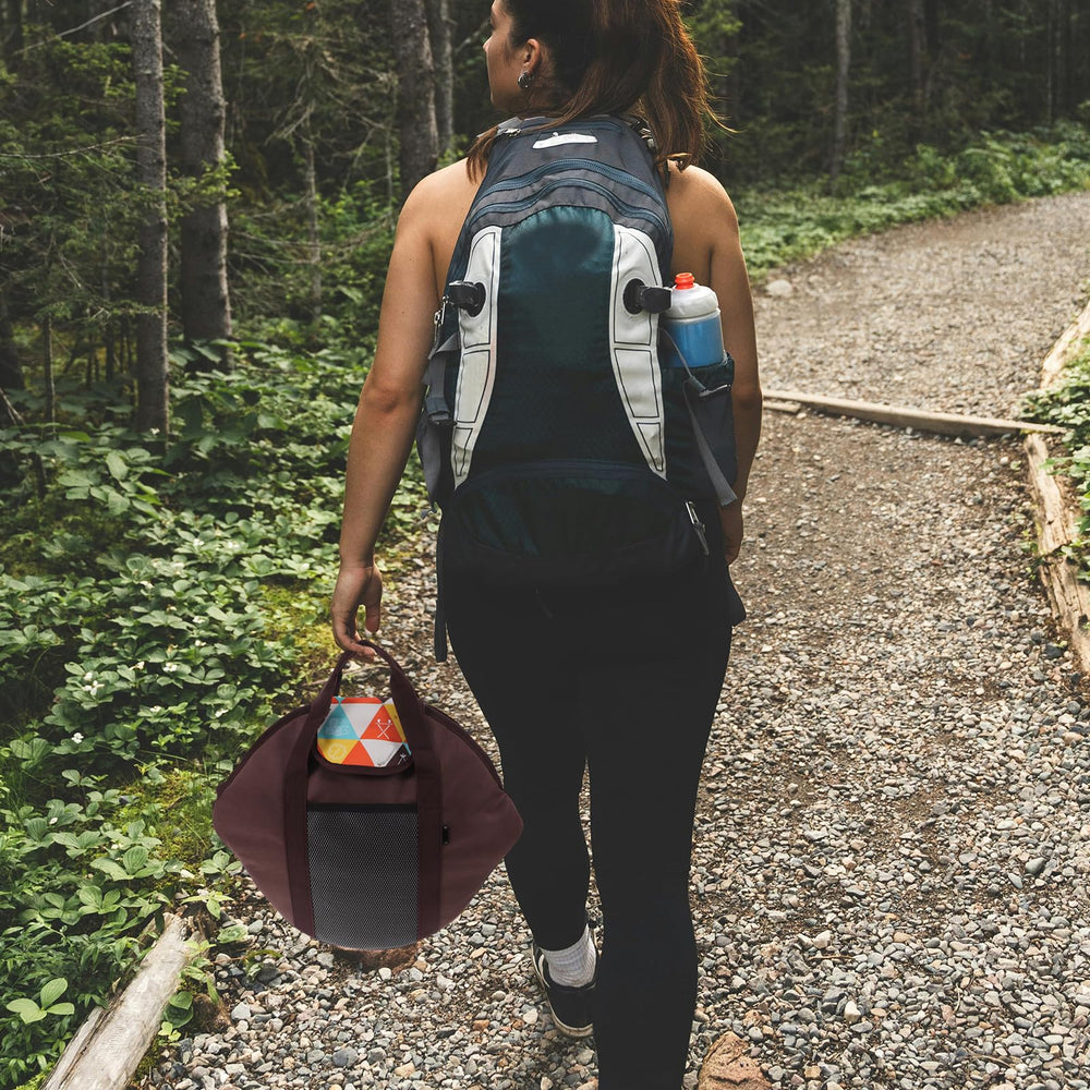 YARNOW water-resistant cast-iron bag withstands outdoor conditions.