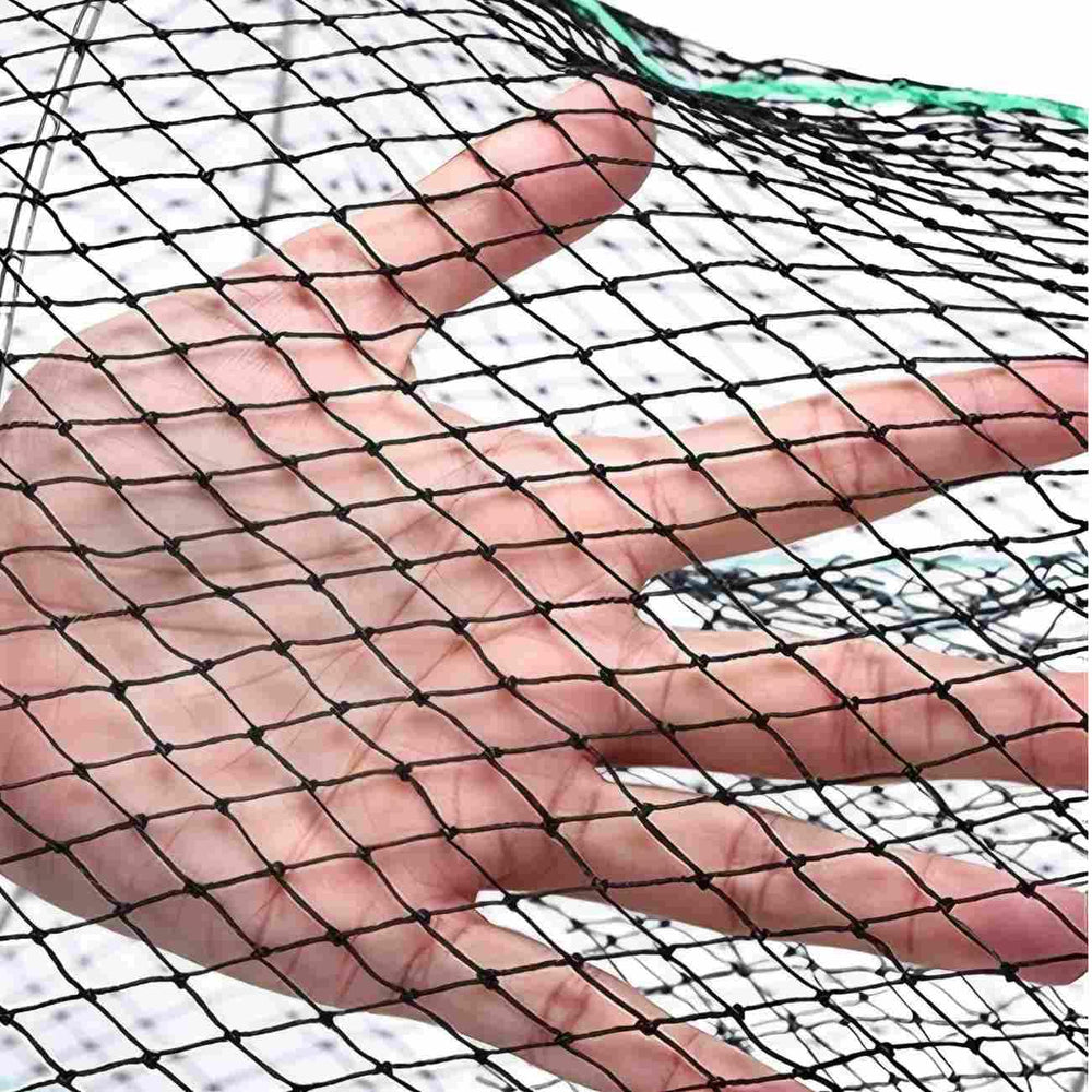 Open trap with center bait placement for attracting aquatic prey