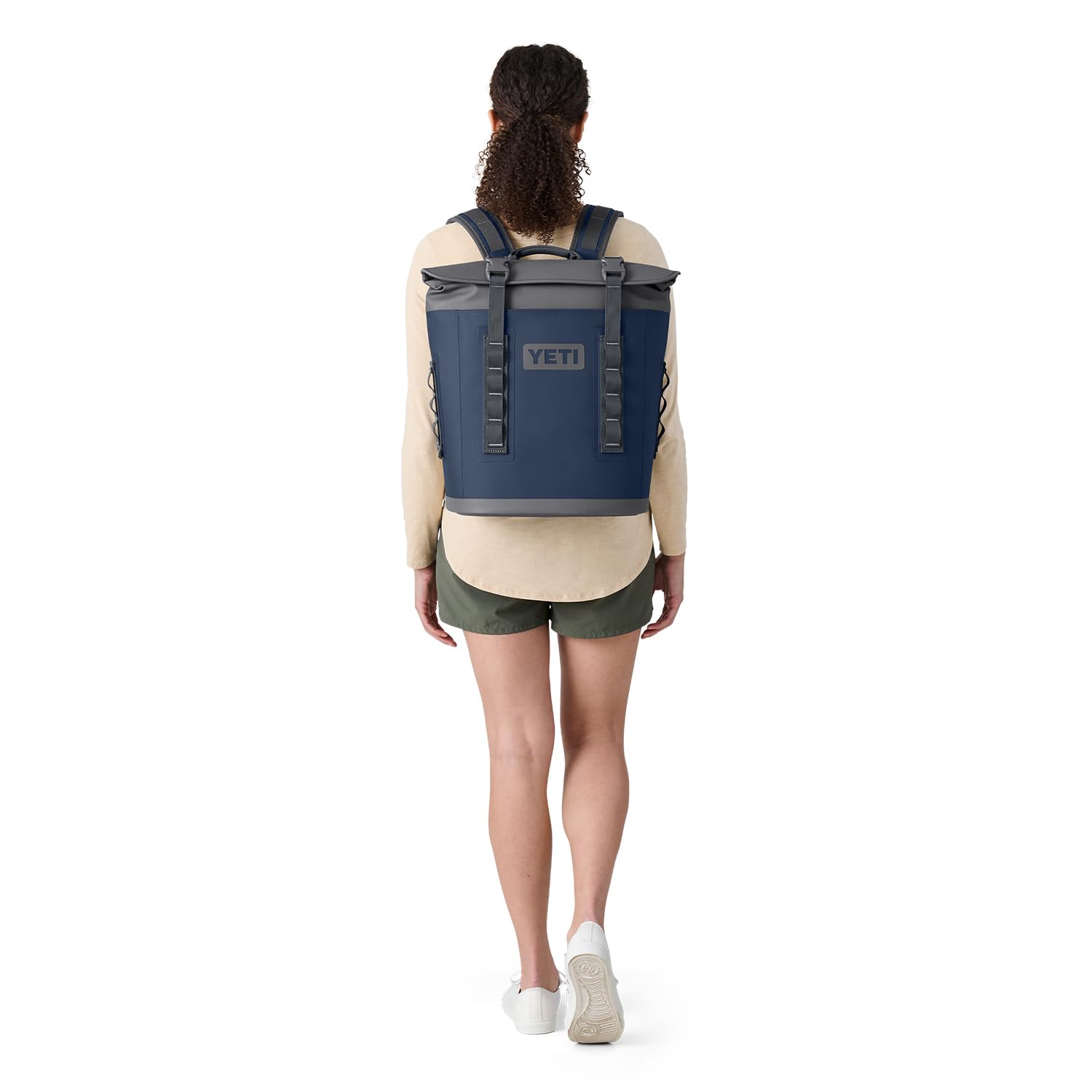 YETI Hopper M12 Olive wine-bottle-capable image indicates versatile beverage options.