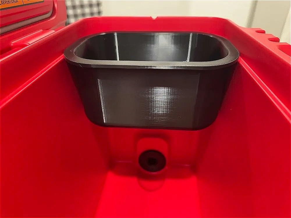 Yeti Roadie 15 tray features non-slip base for stable use