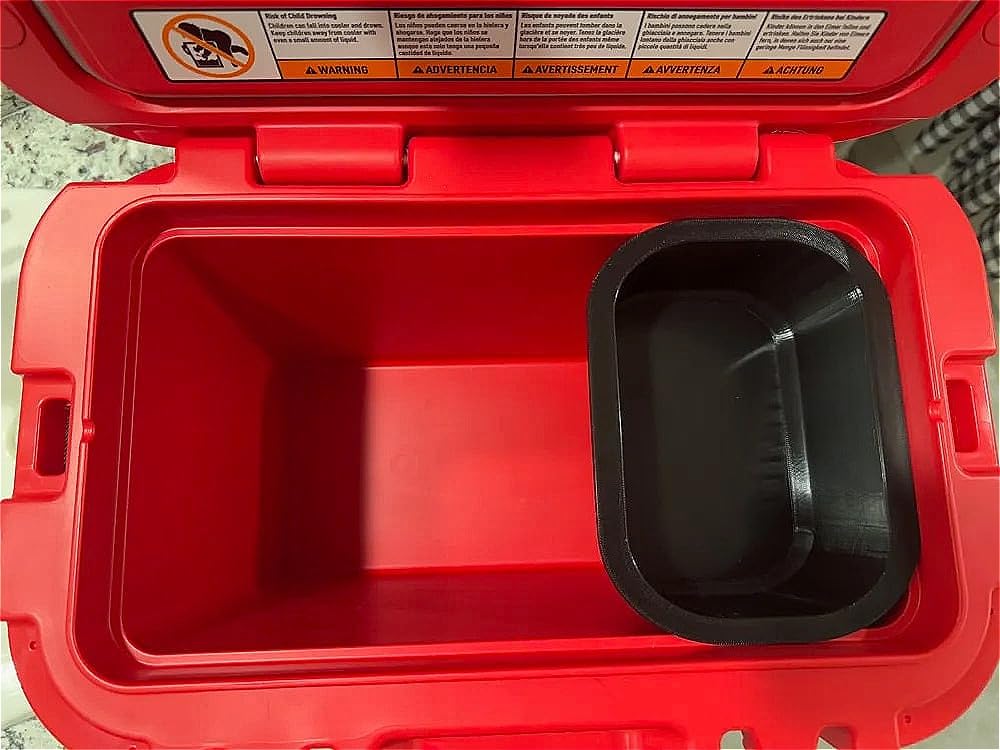 Yeti Roadie 15 tray is easy to clean and reusable