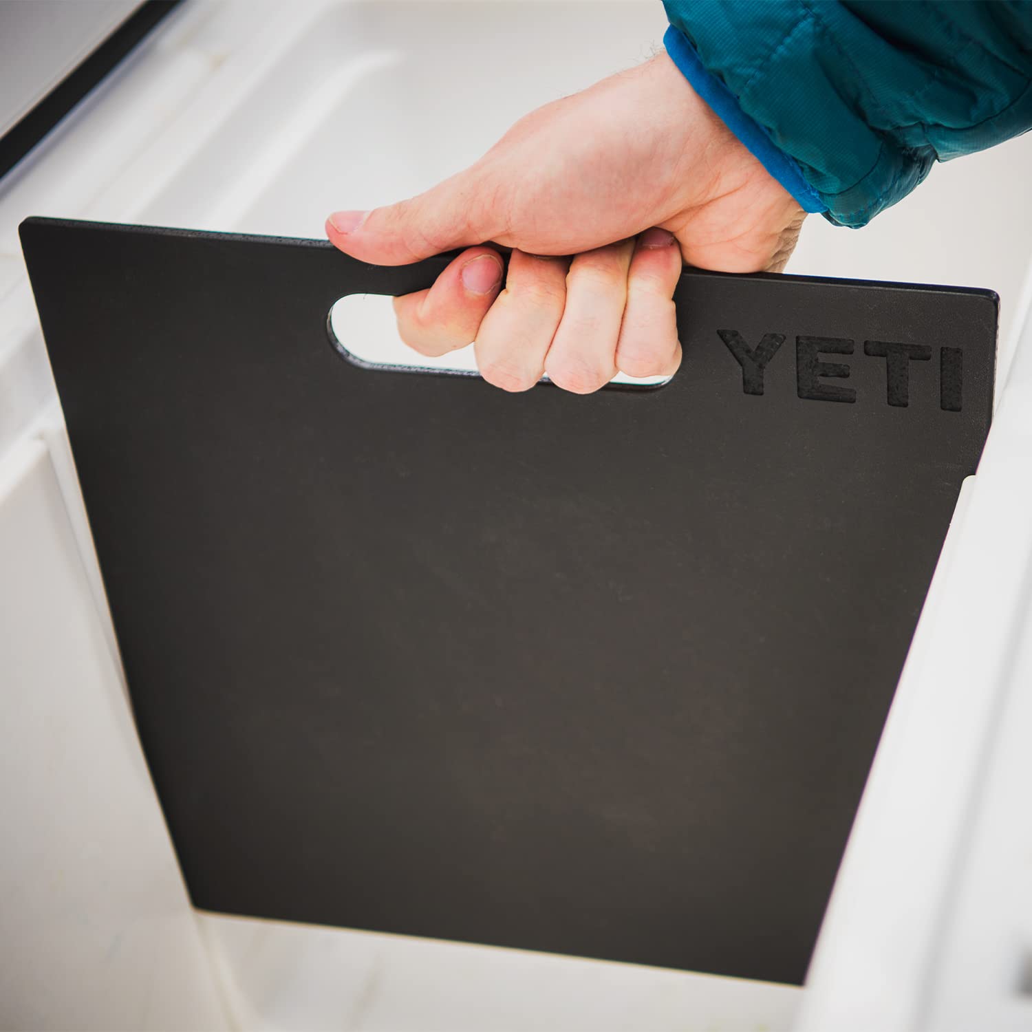 YETI Tundra divider fits inside groove for simple installation and stable fit.